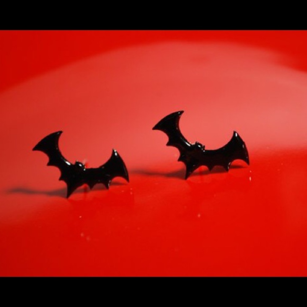 Black Bat Earrings - Halloween Studs 👻🎃